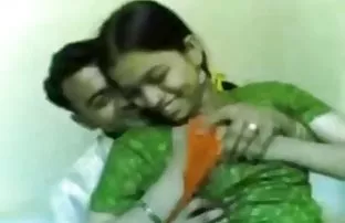 XXX ద ఫక్ ఫక్ కోసం ప్రేరేపించు ఒక యువ అందగత్తె