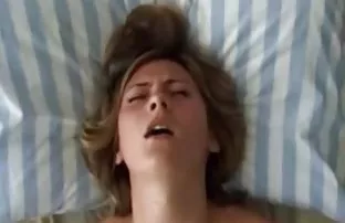 XXX ఇంటిలో తయారు పోర్న్ తో ఒక అందమైన అమ్మాయి