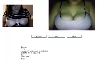 XXX Deepthroat wagging her ass and అమ్మాయి యొక్క లంగా వీడియోలను లేదా ఫోటోలు చూపిస్తుంది.
