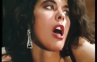 XXX నల్లటి జుట్టు గల స్త్రీని తీపి moans నుండి ముధీరిన సెక్స్ చేయు