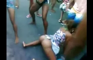 XXX ముందు నడిచి, ఒక యువ జంట సెక్స్ కలిగి
