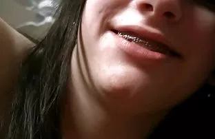 XXX The girl takes off her cunt కెమెరా