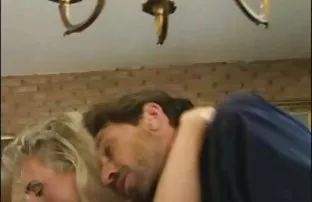 XXX అమ్మాయి cums తో ఒక ఇంజక్షను సూది