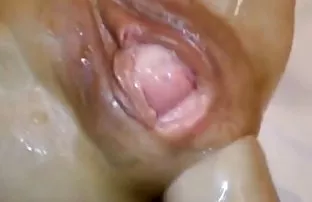 XXX Slutty Anna gets కట్టుబడి మరియు బేర్ పూకు
