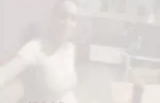 XXX కొవ్వు స్త్రీ Fucks herself with a Dildo in the kitchen