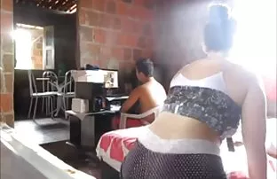 XXX వ్యక్తి పెంటీ హౌస్ aflit స్నేహితుడు వంటగది లో