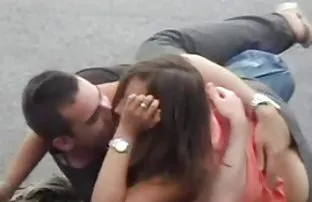 XXX గ్రూప్ సెక్స్ మూడు యువ లెస్బియన్ మరియు వ్యక్తి