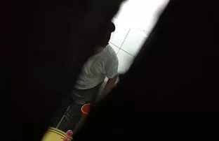 XXX A wide hole వీలు లోపల ఎరుపు మాటలను